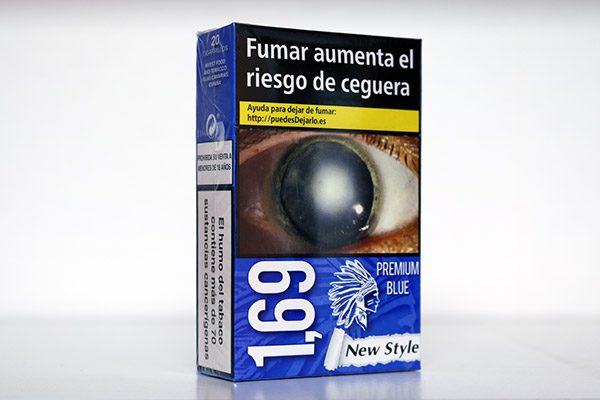 Cajetilla de cigarrillos 1,69 Premium Blue con su advertencia sanitaria